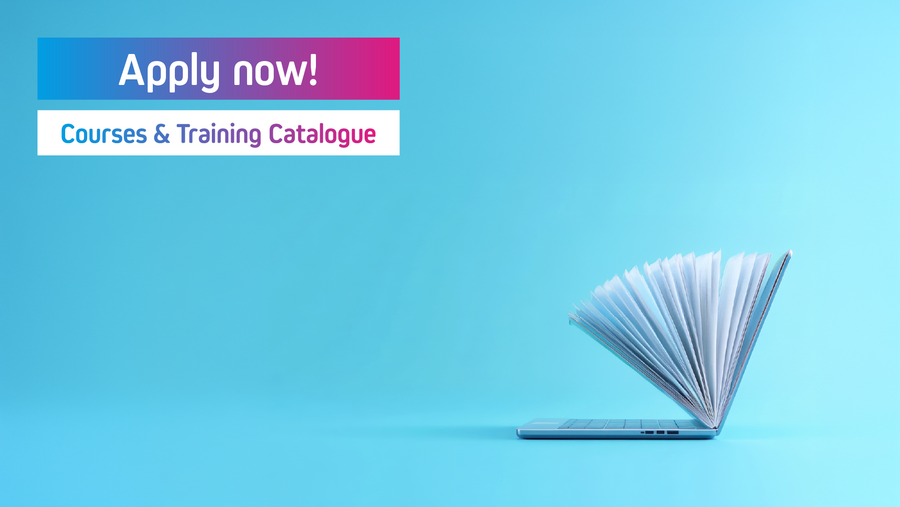 Accede xa ao Catálogo de Cursos na web de EUniWell. Imaxe promocional da Catálogo de Cursos de EUniWell. Contén a imaxe dunibro aberto.