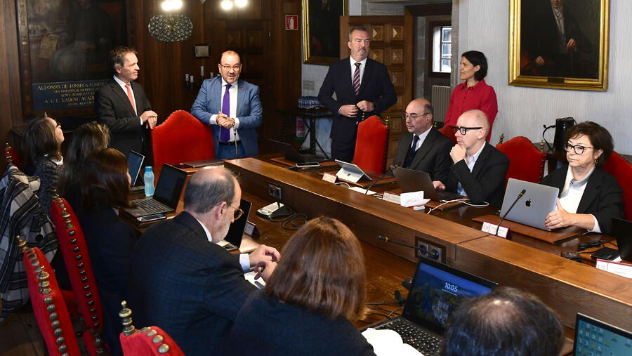 O reitor Antonio López deulle a benvida á USC aos seus homólogos portugueses. Foto: Santi Alvite