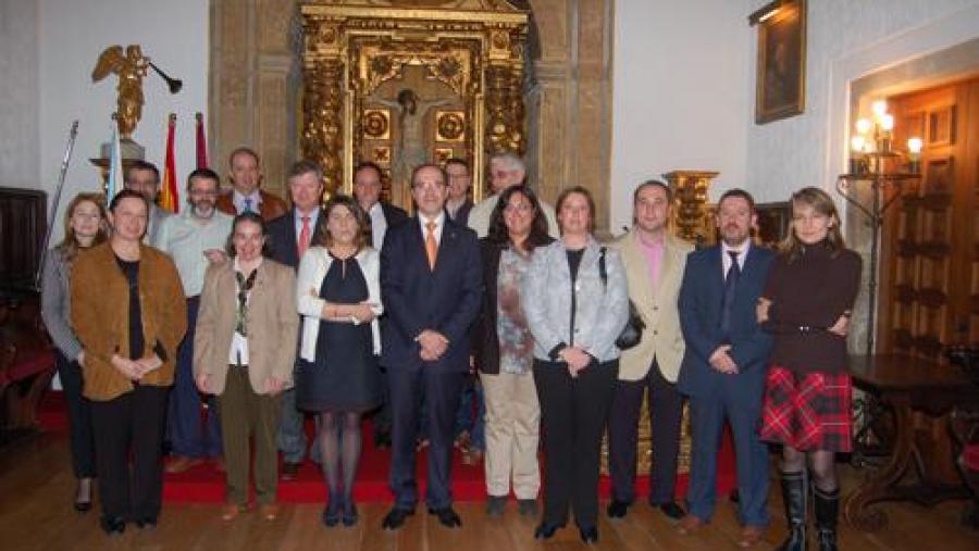 O novo equipo decanal de Ciencias Económicas e Empresariais xunto con integrantes do Consello de Dirección da USC O novo equipo decanal de Ciencias Económicas e Empresariais xunto con integrantes do Consello de Dirección da USC