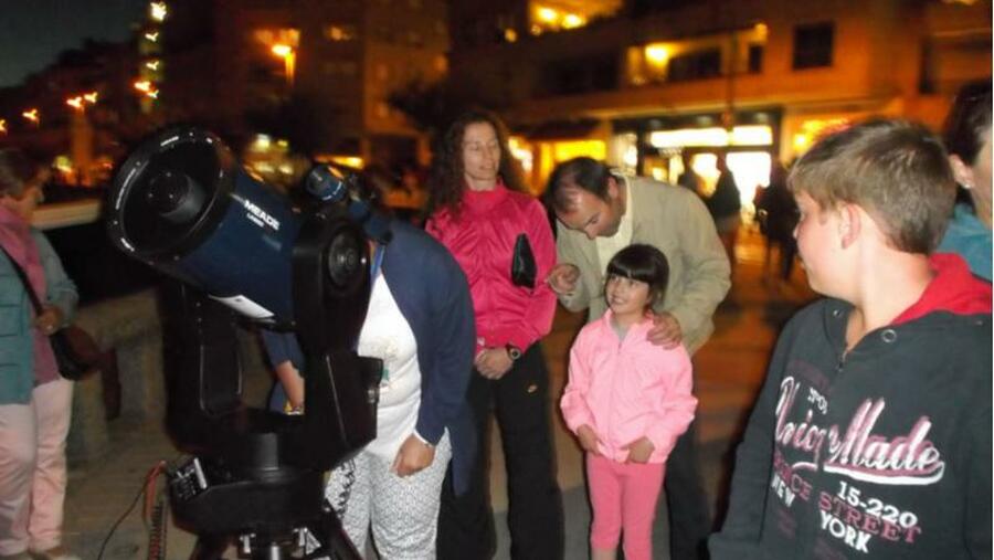TodoCosmos desenvolverá na praza Roxa de Santiago dúas sesións de observación astronómica TodoCosmos desenvolverá na praza Roxa de Santiago dúas sesións de observación astronómica