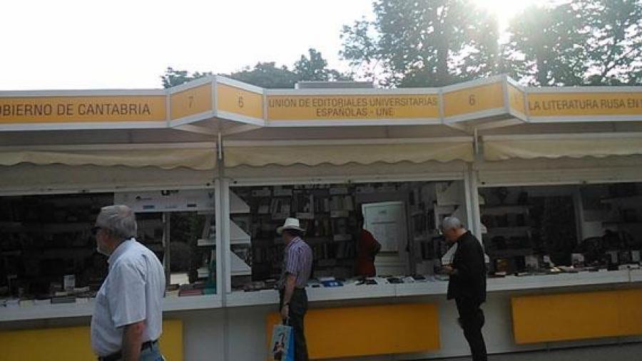 Stand da UNE na 74 Feira do Libro de Madrid (Foto: UNE) Stand da UNE na 74 Feira do Libro de Madrid (Foto: UNE)