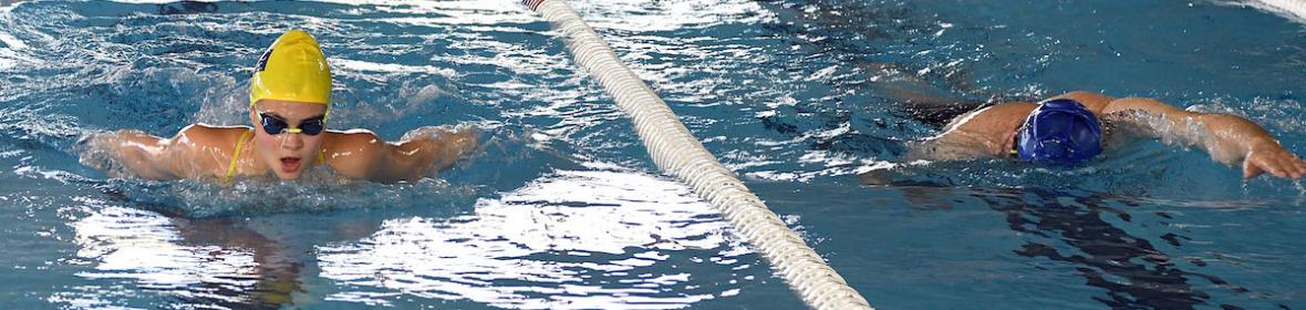 Imaxe da piscina universitaria