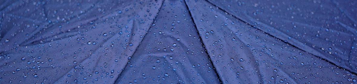 Imaxe: Myléne [Pixabay] https://pixabay.com/es/photos/lluvia-sombrilla-gotas-de-lluvia-4407296/